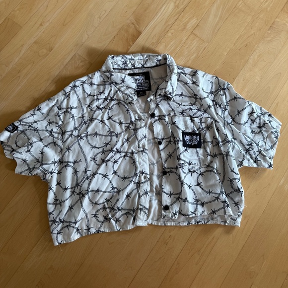 Lurking Class Cropped Button Up top - Picture 1 of 2